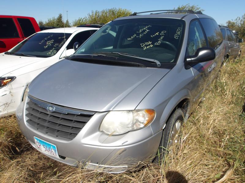 D106 2005 CHRYSLER TOWN & COUNTRY