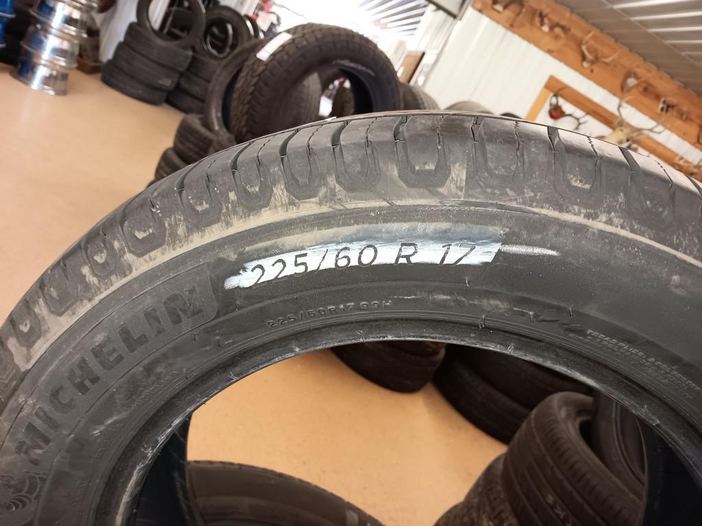 225/60R17 Michelin Defender 2 Tires Set of 4