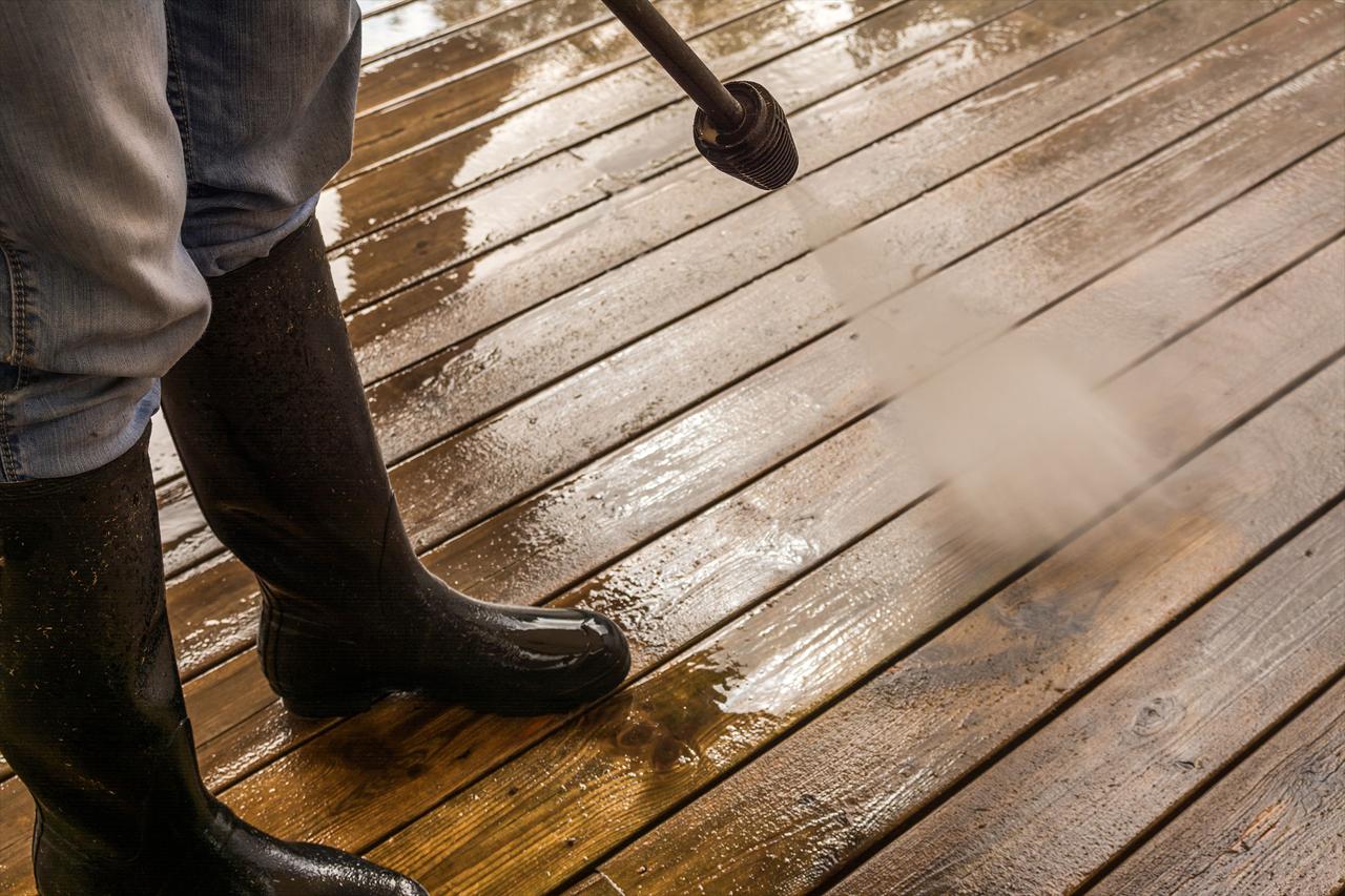 DECK & FENCE CLEANING