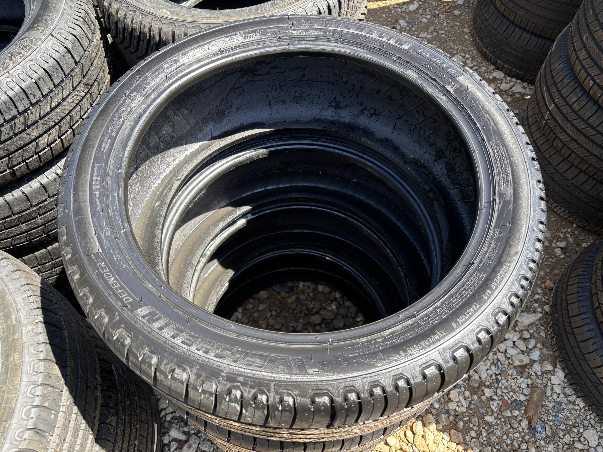 235/40r19 Michelin Defender 2