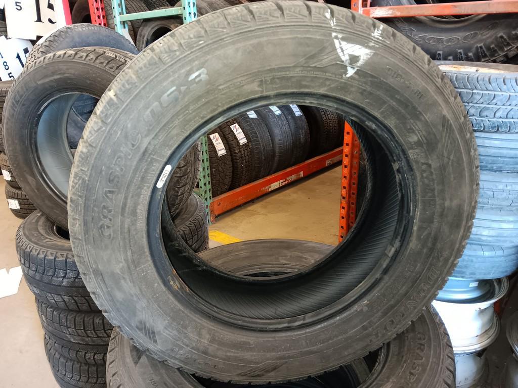 225/60R16 Dunlop Graspic DS-3 Tires Set of 4