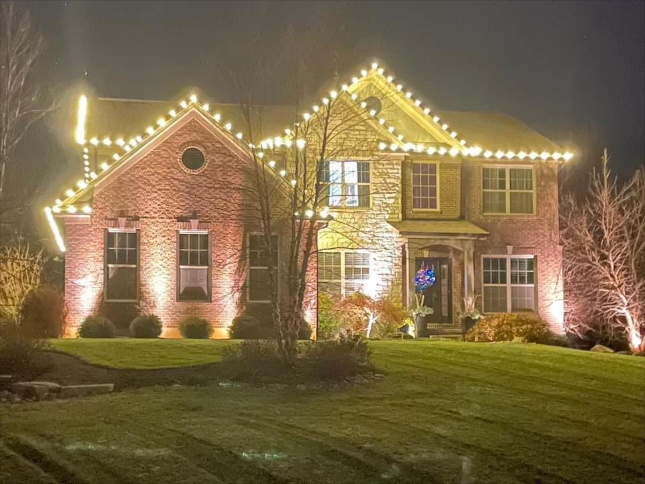 COMMERCIAL CHRISTMAS LIGHT INSTALLATION