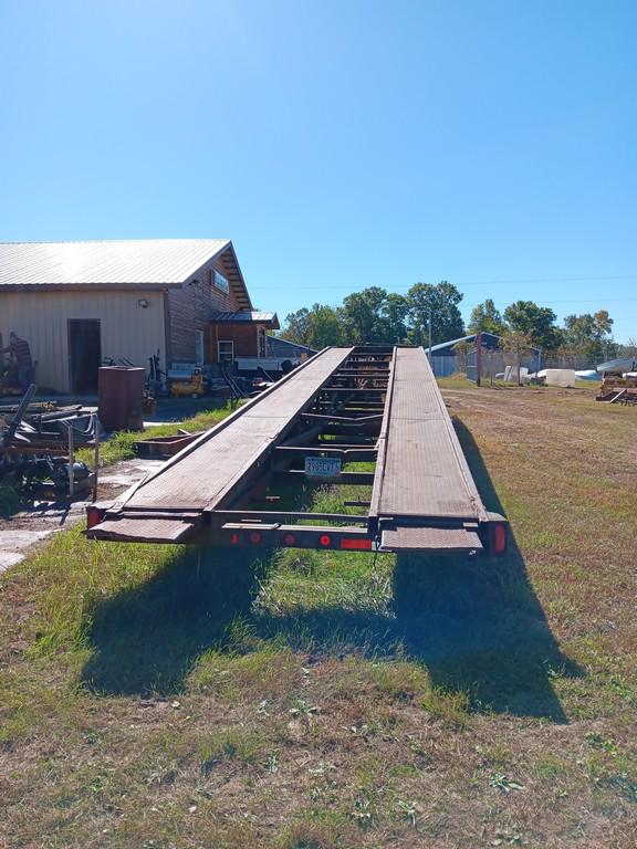 Beatrice Motor Mart Mfg Gooseneck Tri Axle Wedge Trailer - Item # 29