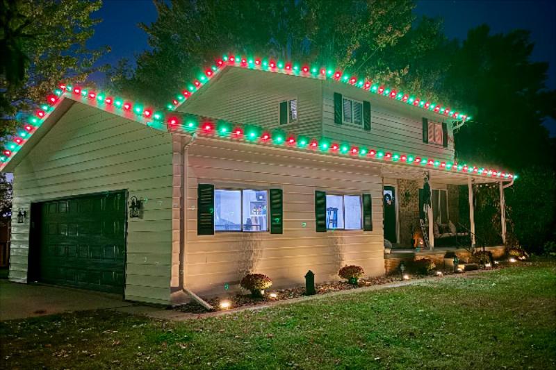Starter Elf Package &ndash; Roof Only Holiday Lighting