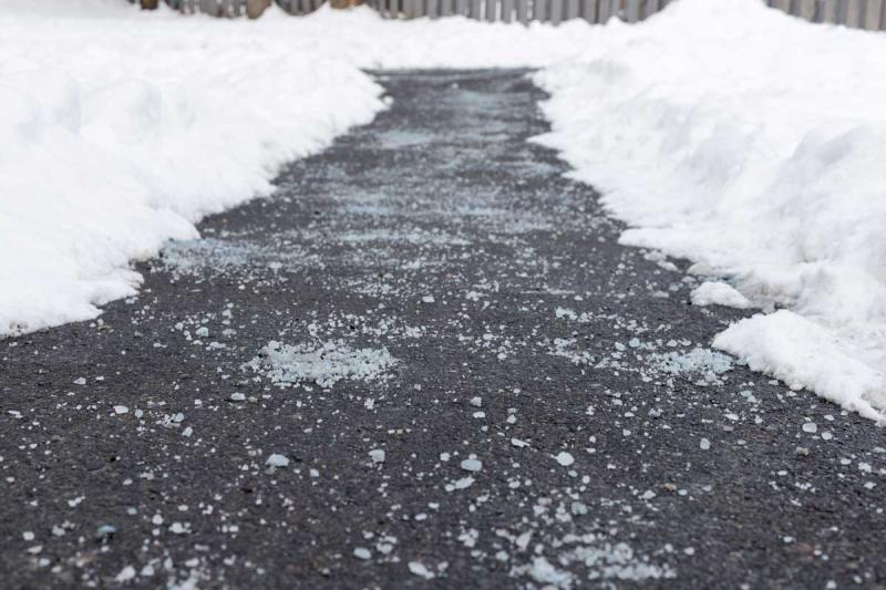 WHY SHOULD YOU HIRE EXPERTS FOR SNOW REMOVAL?