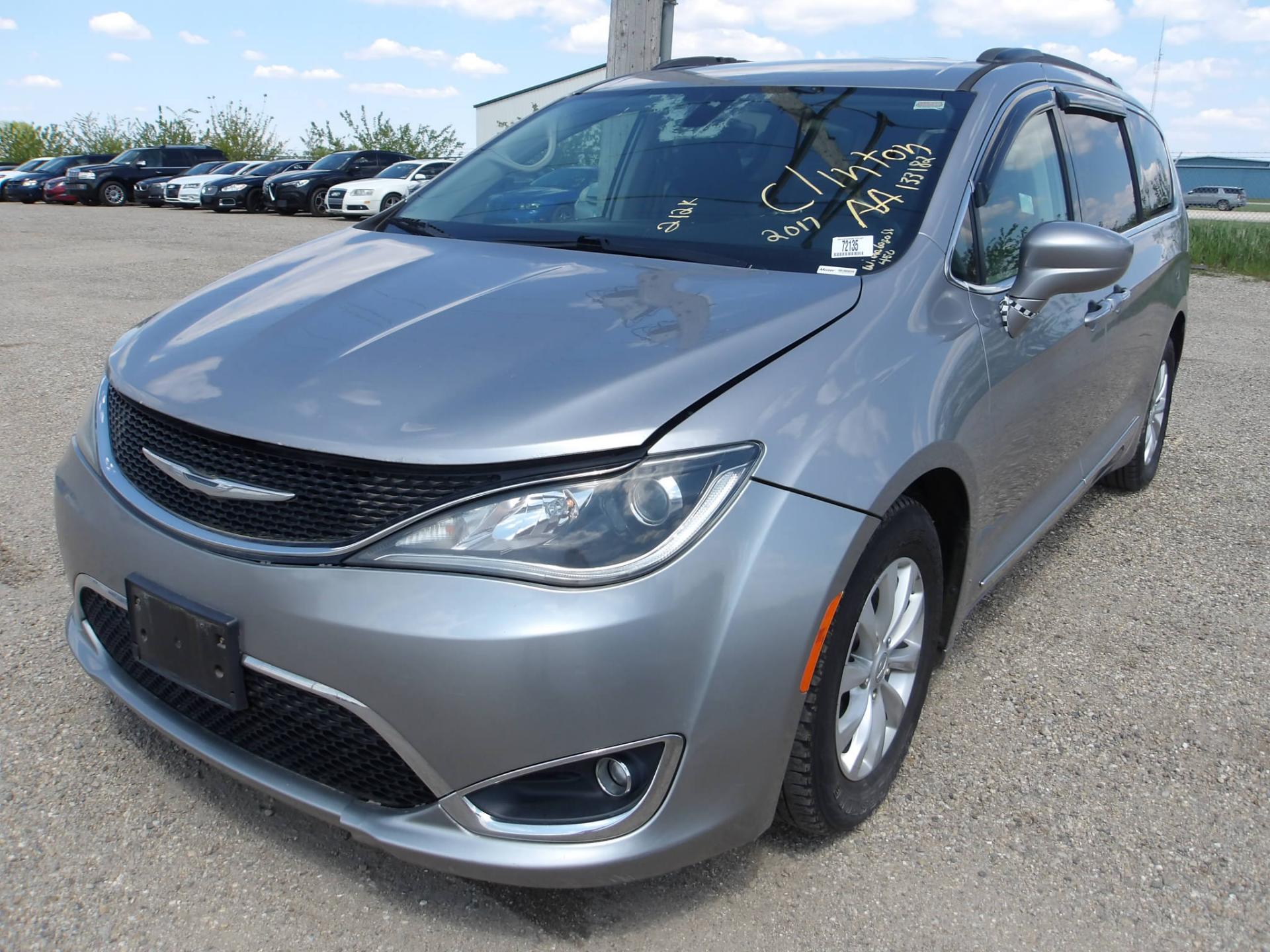 D25 - 2017 Chrysler Pacifica Touring L
