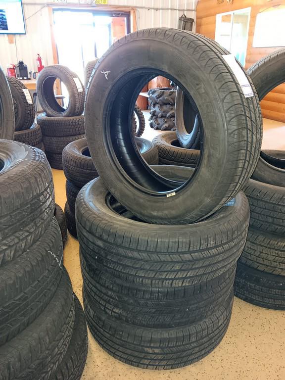 225/65R17 Michelin Defender T&H Tires Set of 4