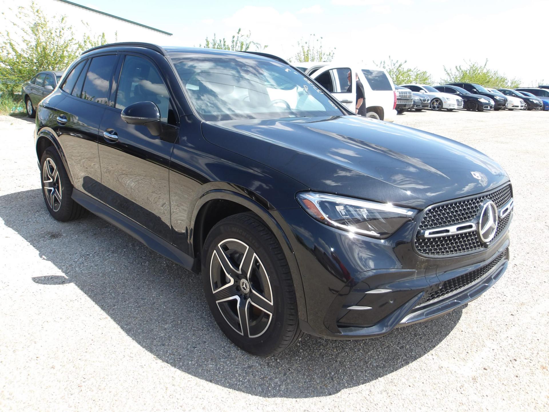 D1 - 2023 Mercedes-Benz GLC 300