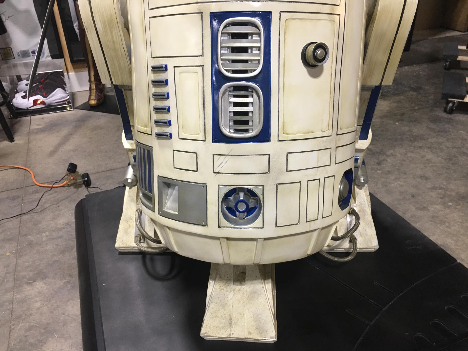 Star Wars SideShow Version 1 R2D2 with Base