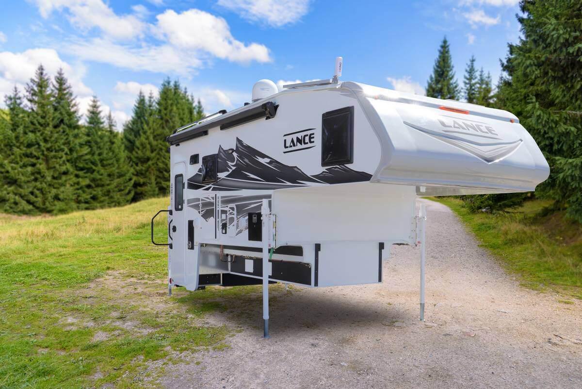 2022 Lance 1172