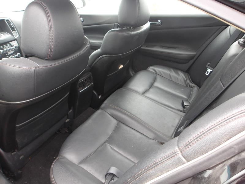 D38 - 2010 Nissan Maxima