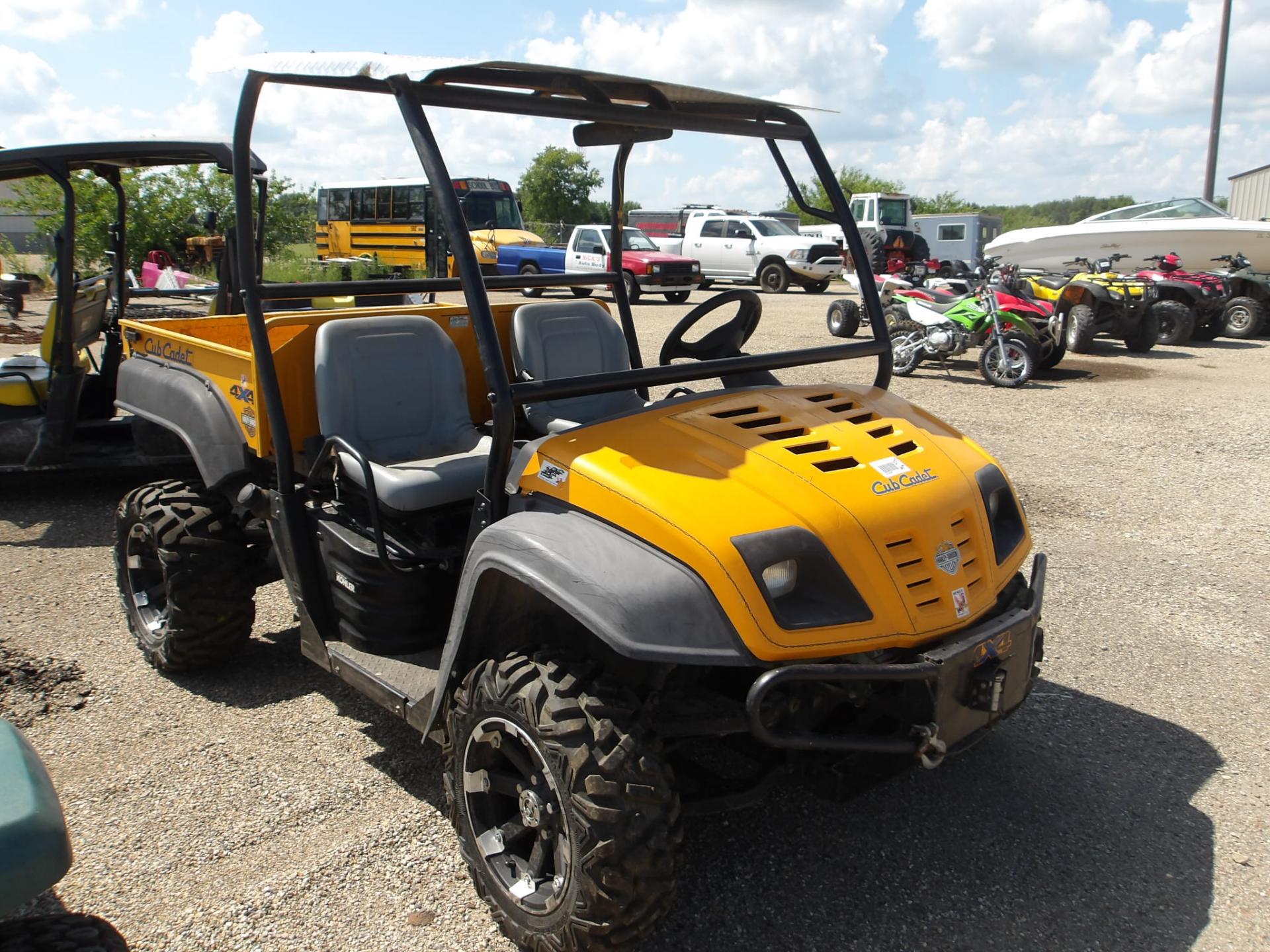 D77 - 2006 Cub Cadet 4X4 Trail