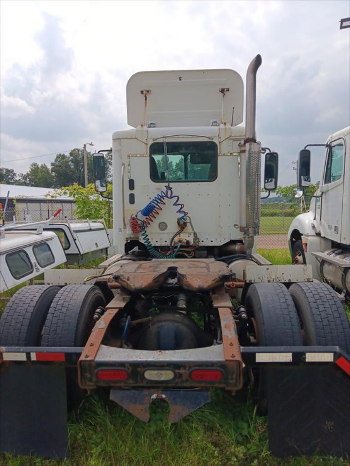 2005 Freightliner Columbia 120 - Lot # T1125