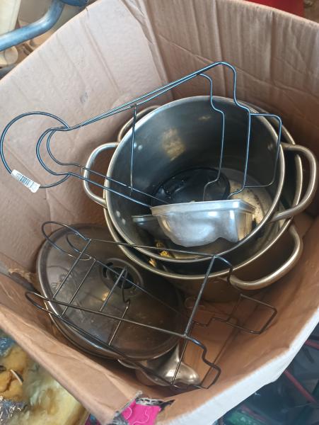 Assorted kitchenware