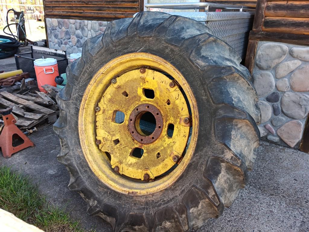 8 Bolt John Deere Cast Steel Tractor Hub