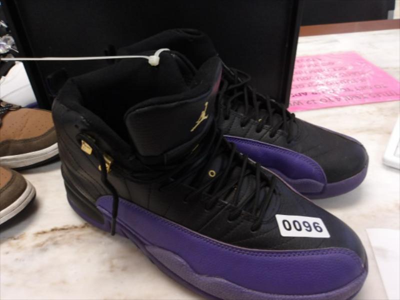 96 - Air Jordan sz 11