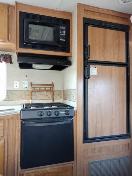 2007 PALOMINO BY FOREST RIVER Puma 32' Bumper Pull Camper