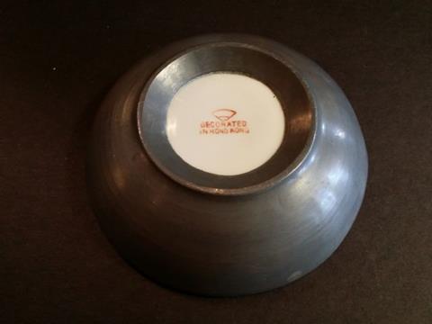 VINTAGE HONG KONG GREEN WHITE PORCELAIN BOWL