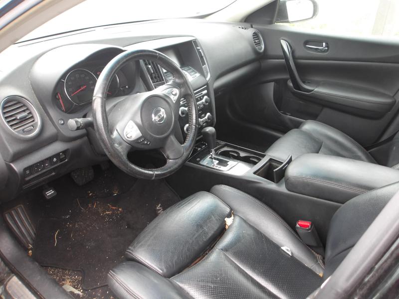 D38 - 2010 Nissan Maxima