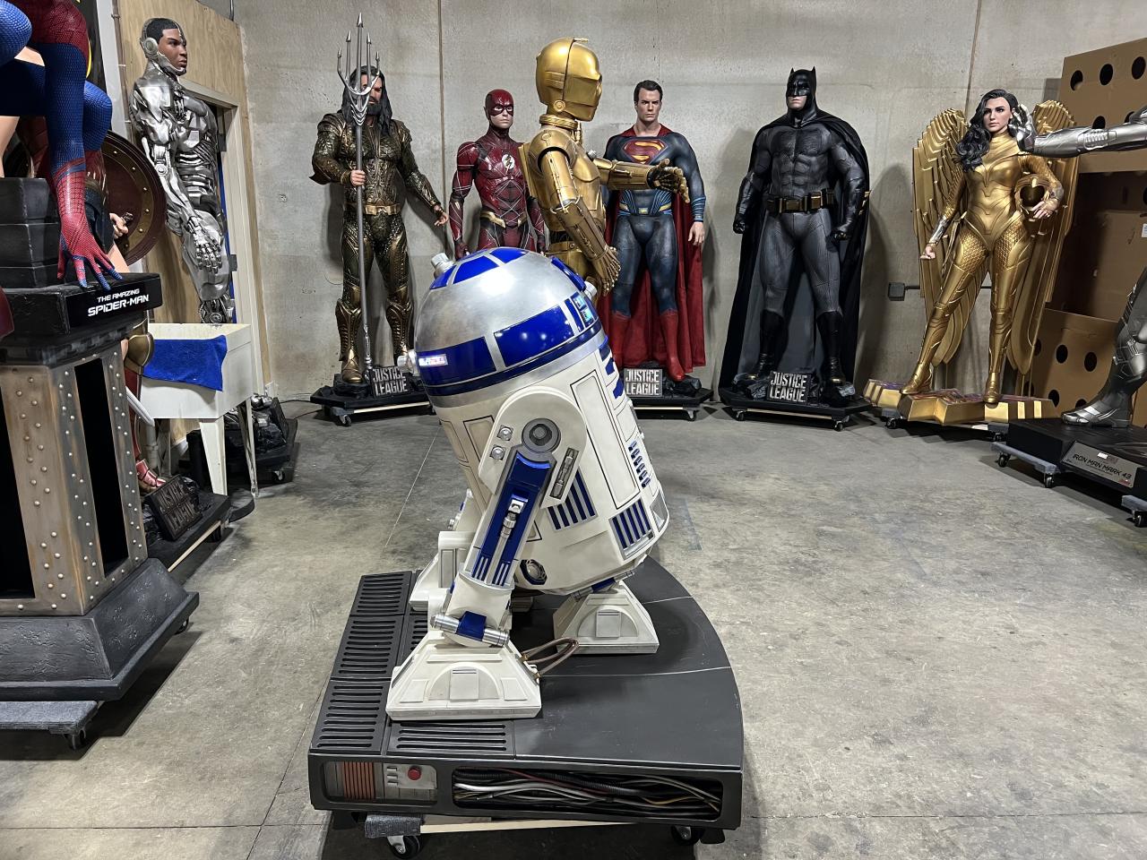 Life Size Star Wars Sideshow Version 2 R2-D2 and C-3P0