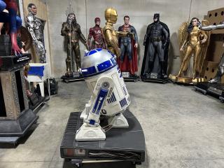 Life Size Star Wars Sideshow Version 2 R2-D2 and C-3P0