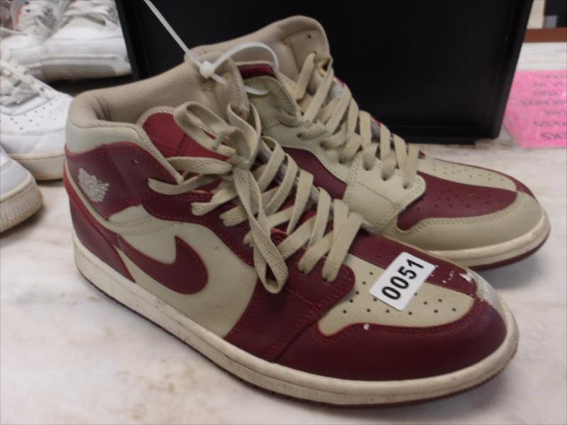 51 - Nike sz 11