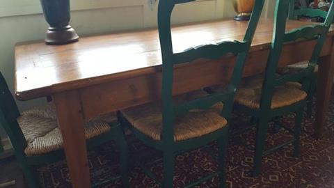 MEDIUM SIZED FARM TABLE TAPERED LEGS