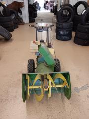 John Deere 826 Gas Snowblower - Item # 115