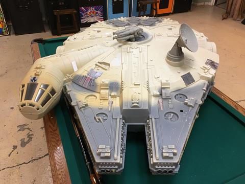 Star Wars Toys R Us Millennium Falcon Extraordinaire