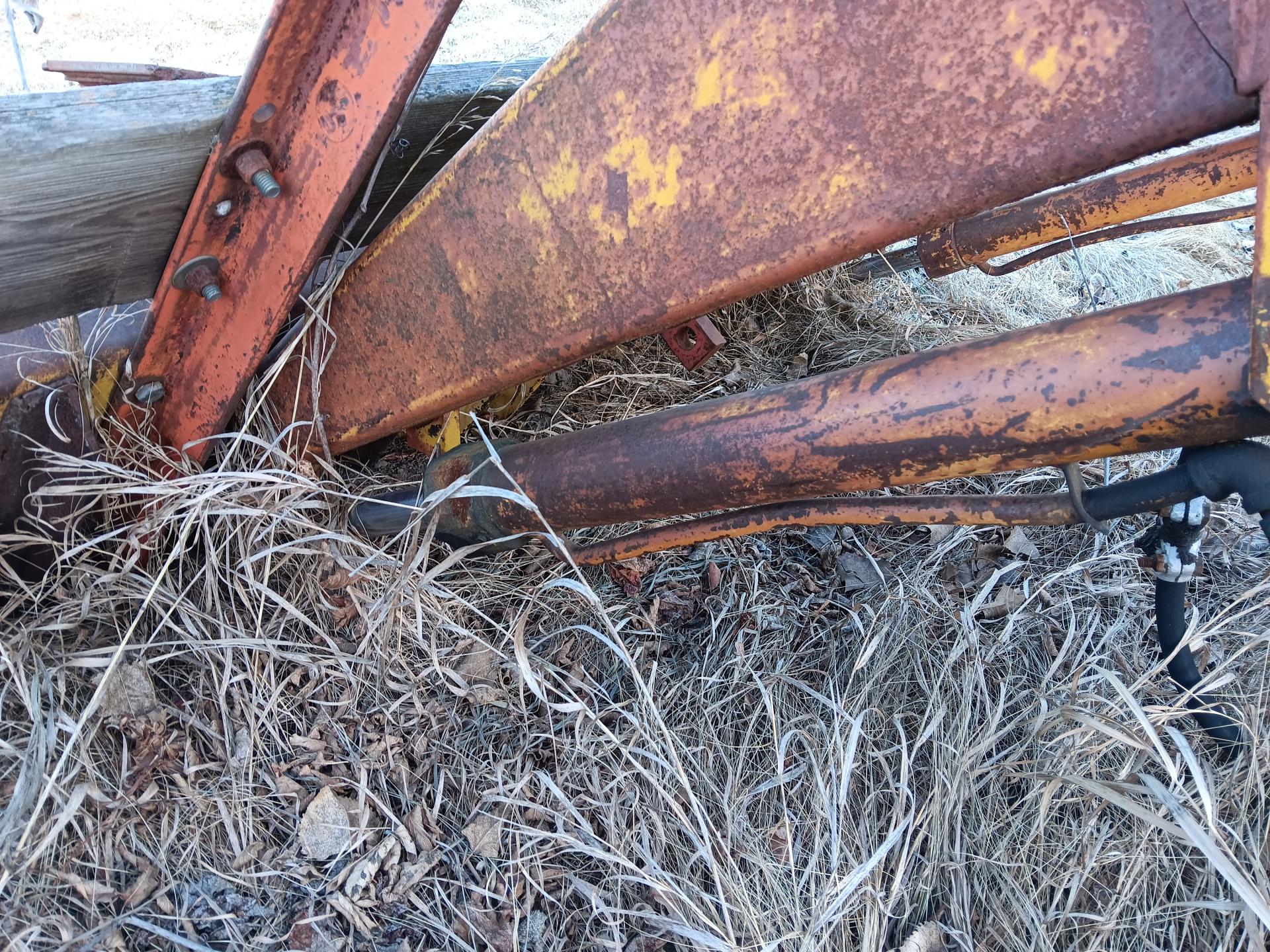 EzeeOn Tractor Loader With Grapple - Lot # N1032