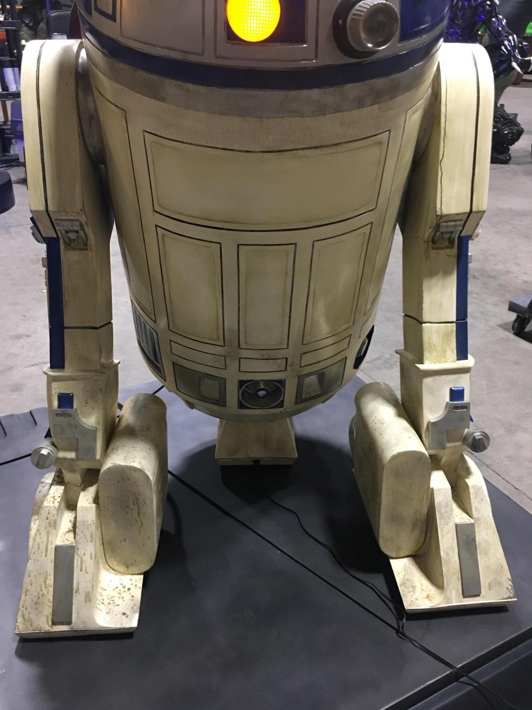 Star Wars SideShow Version 1 R2D2 with Base