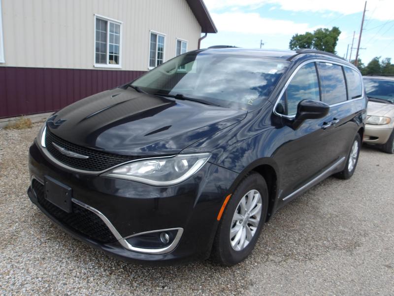 A7 - 2017 Chrysler Pacifica Touring L