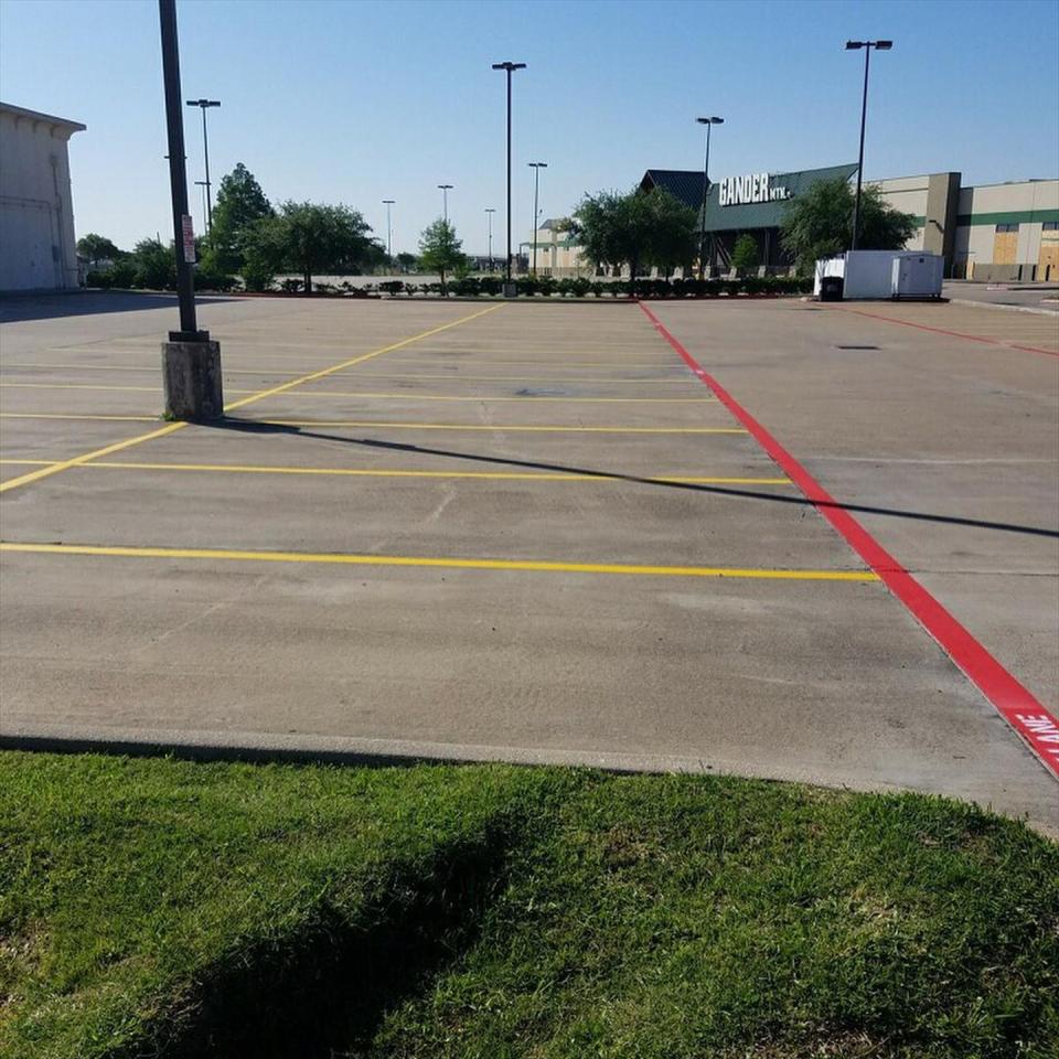 Commercial Parking Lot Cleaning 