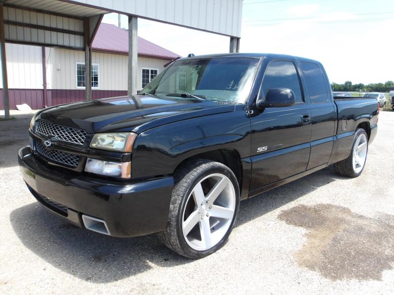D33 - 2004 Chevrolet Silverado SS