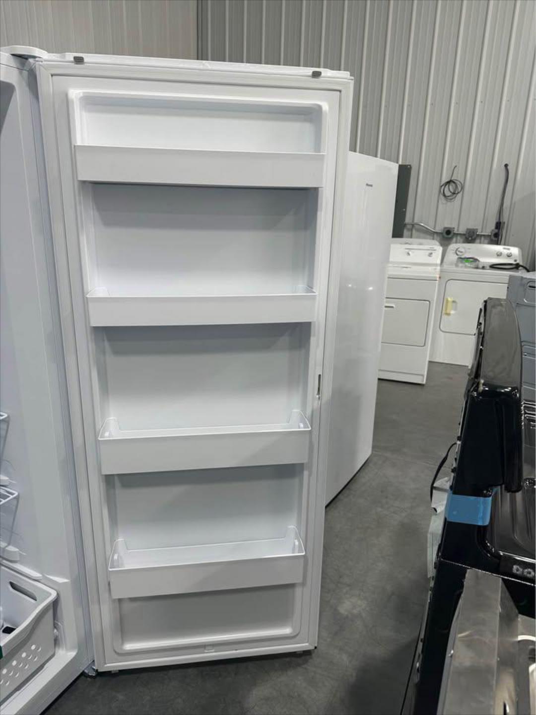 Hisense 13.6 cu. ft. Garage Ready Frost Free Convertible Upright Freezer