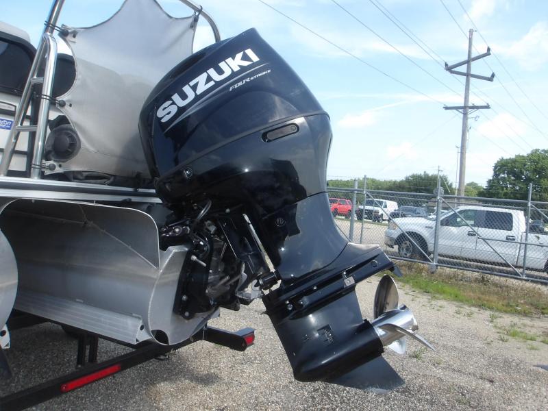 D74 - 2022 South Bay Tri-Toon 2022 Mid America trailer