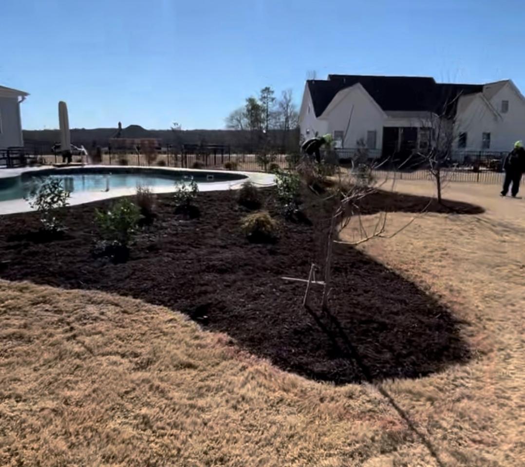Mulching & Pinestraw