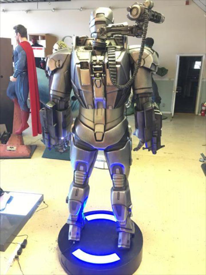 Life Size Marvel Avengers Ironman War Machine