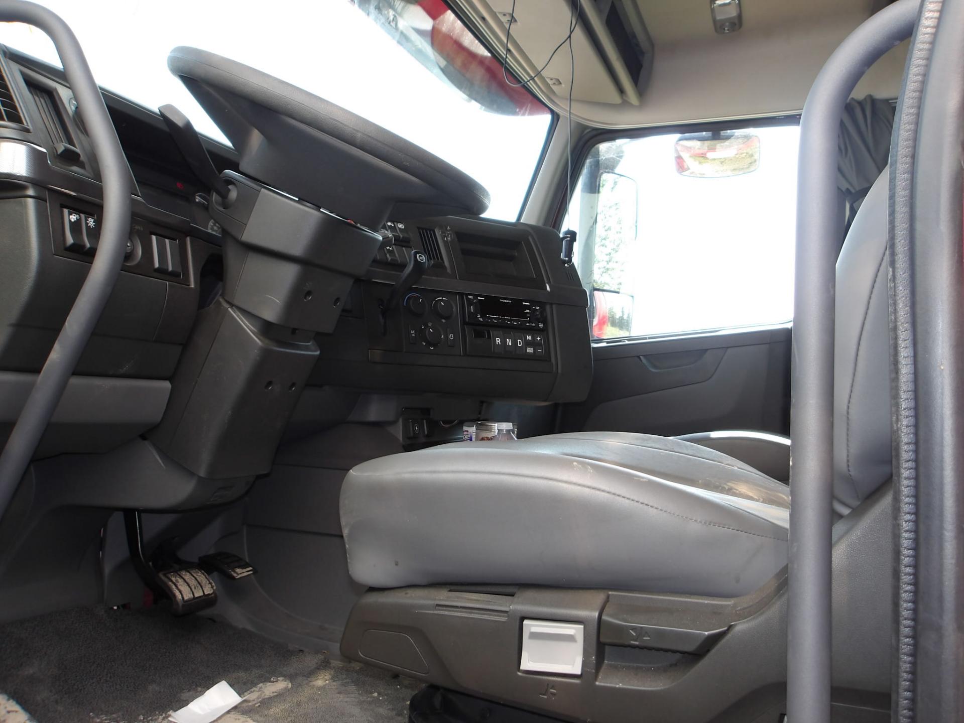 D51 - 2022 Volvo VNL