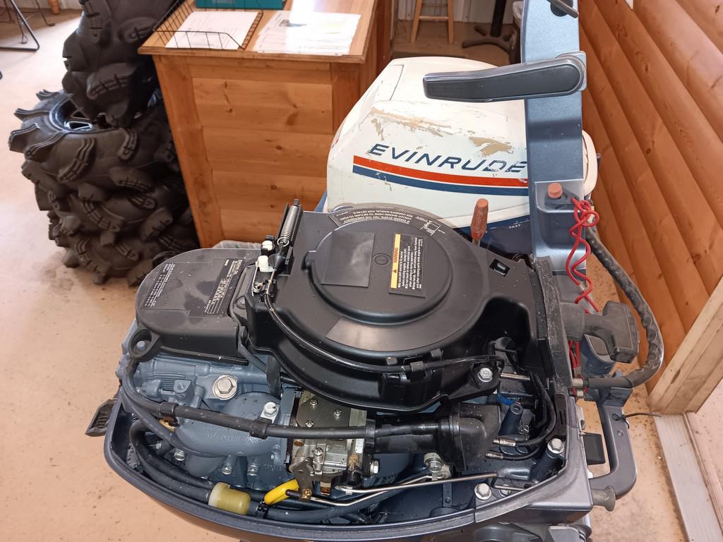 Yamaha 6 hp 4 Stroke Outboard Motor - Item # 112