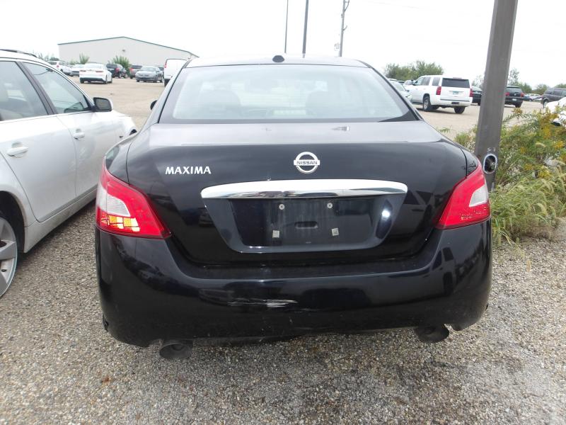 D38 - 2010 Nissan Maxima
