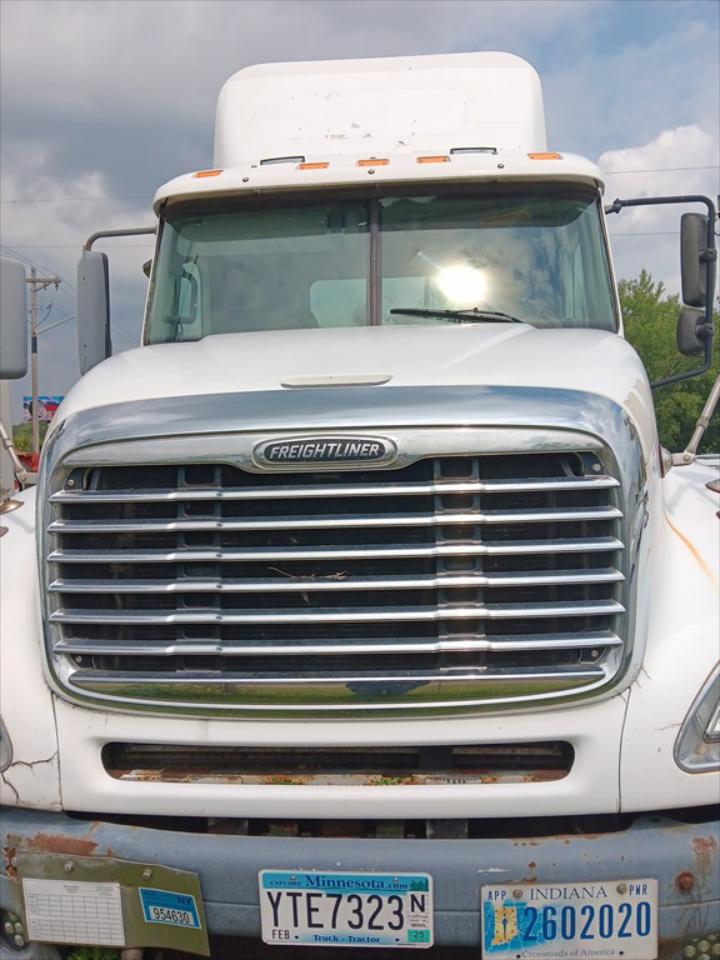 2005 Freightliner Columbia 120 - Lot # T1125