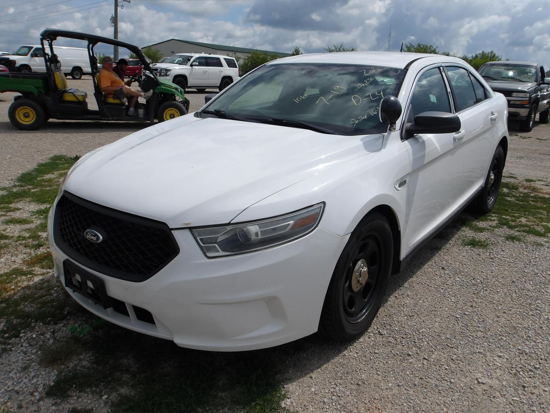 D24 - 2013 Ford Taurus Police