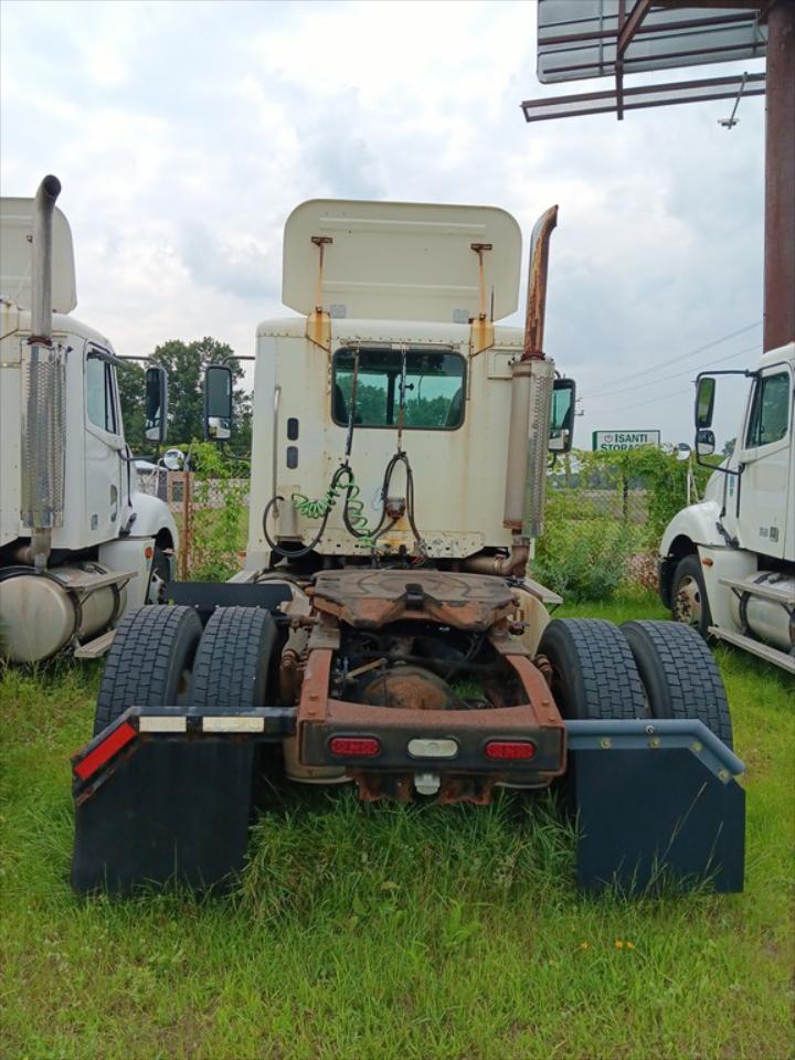 2006 Freightliner Columbia 120 - Lot # T1122