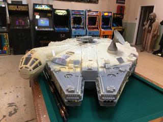 Star Wars Toys R Us Millennium Falcon Extraordinaire