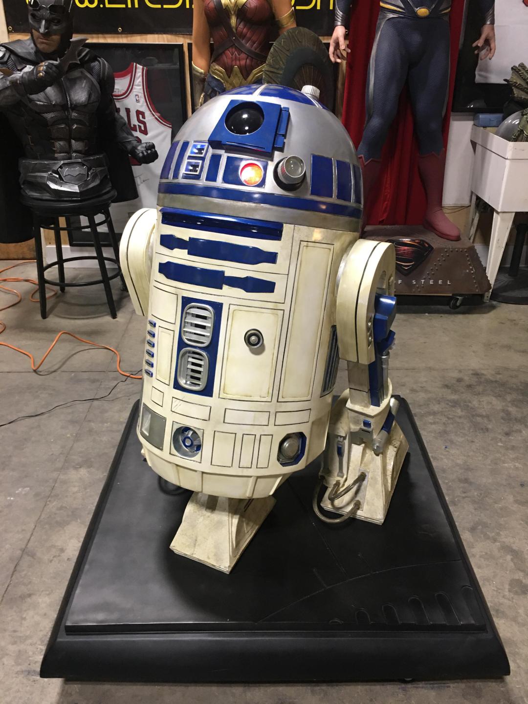 Star Wars SideShow Version 1 R2D2 with Base